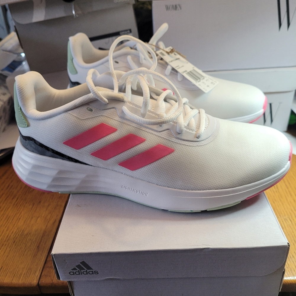 Ladies Adidas Sneaker - Picture 5 of 10